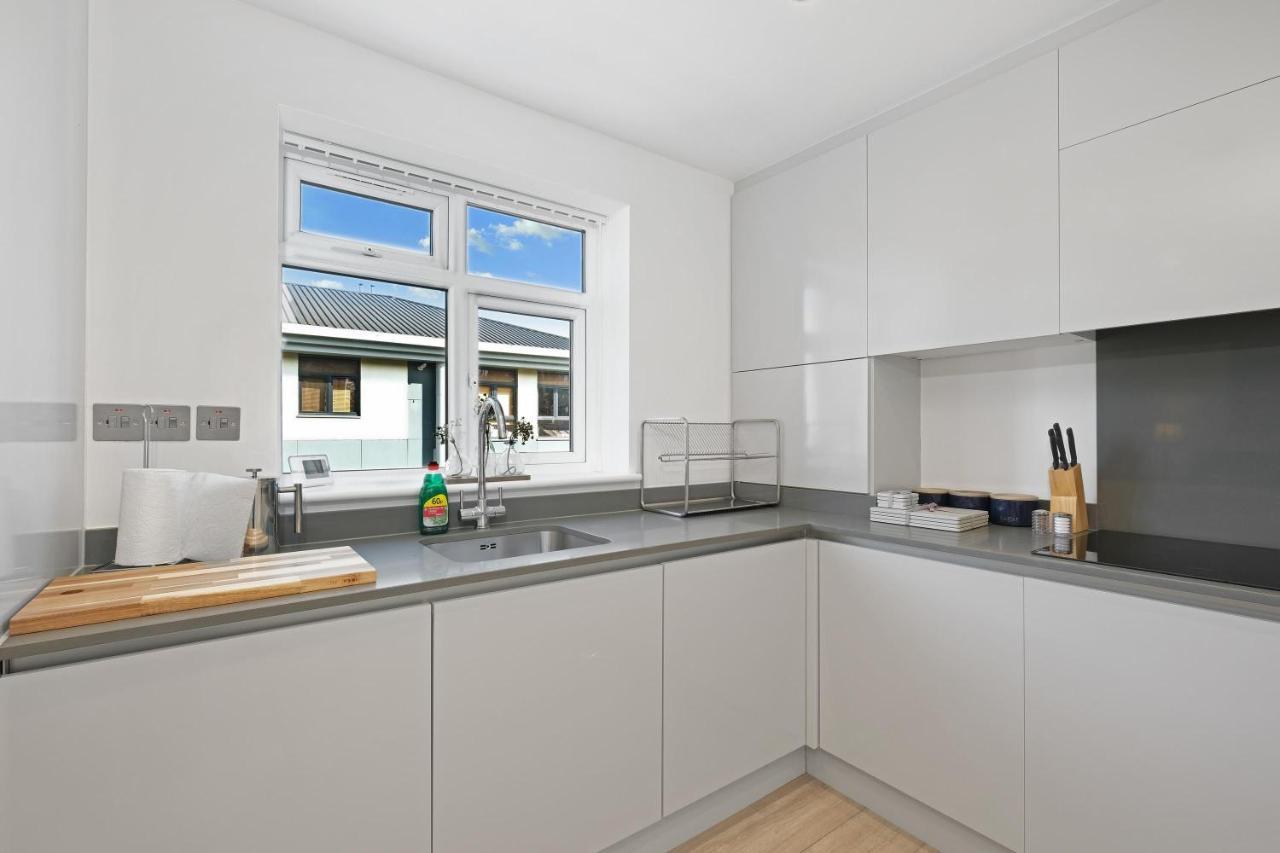 St Martins 2 Bedroom Apartments In Ruislip By 360 Stays Екстериор снимка