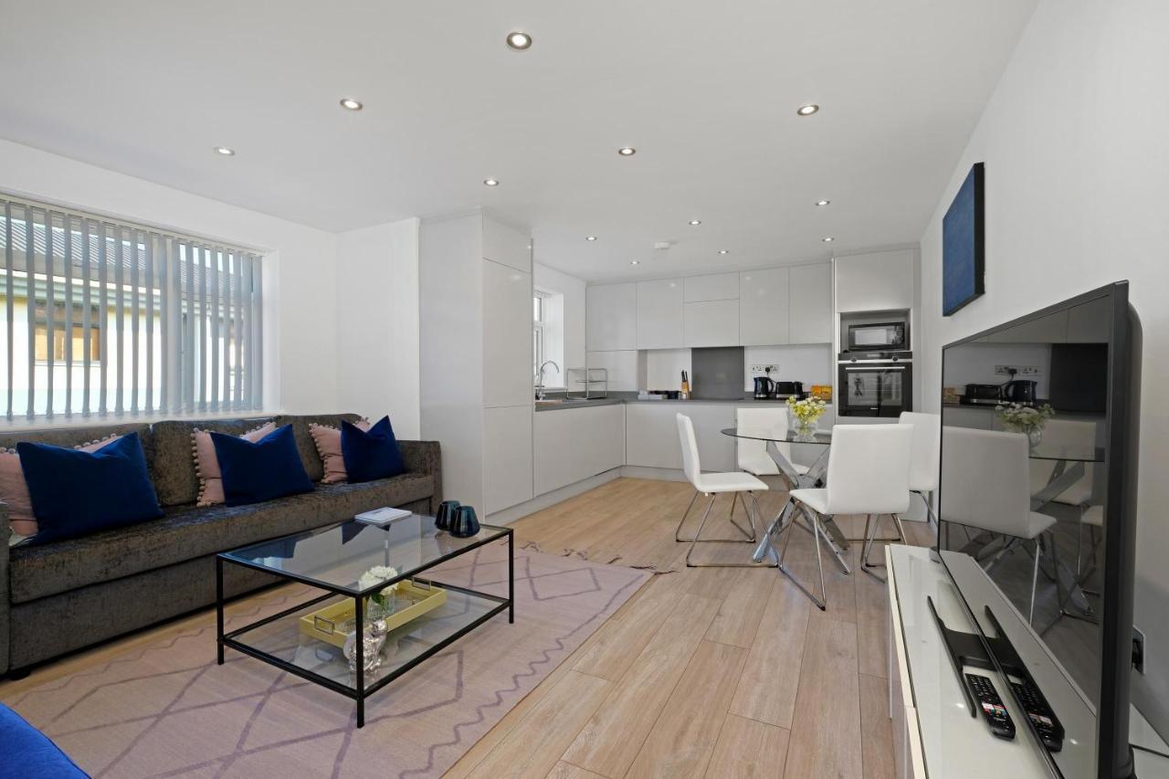 St Martins 2 Bedroom Apartments In Ruislip By 360 Stays Екстериор снимка