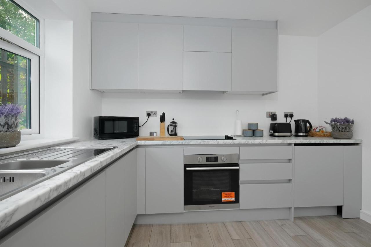 St Martins 2 Bedroom Apartments In Ruislip By 360 Stays Екстериор снимка