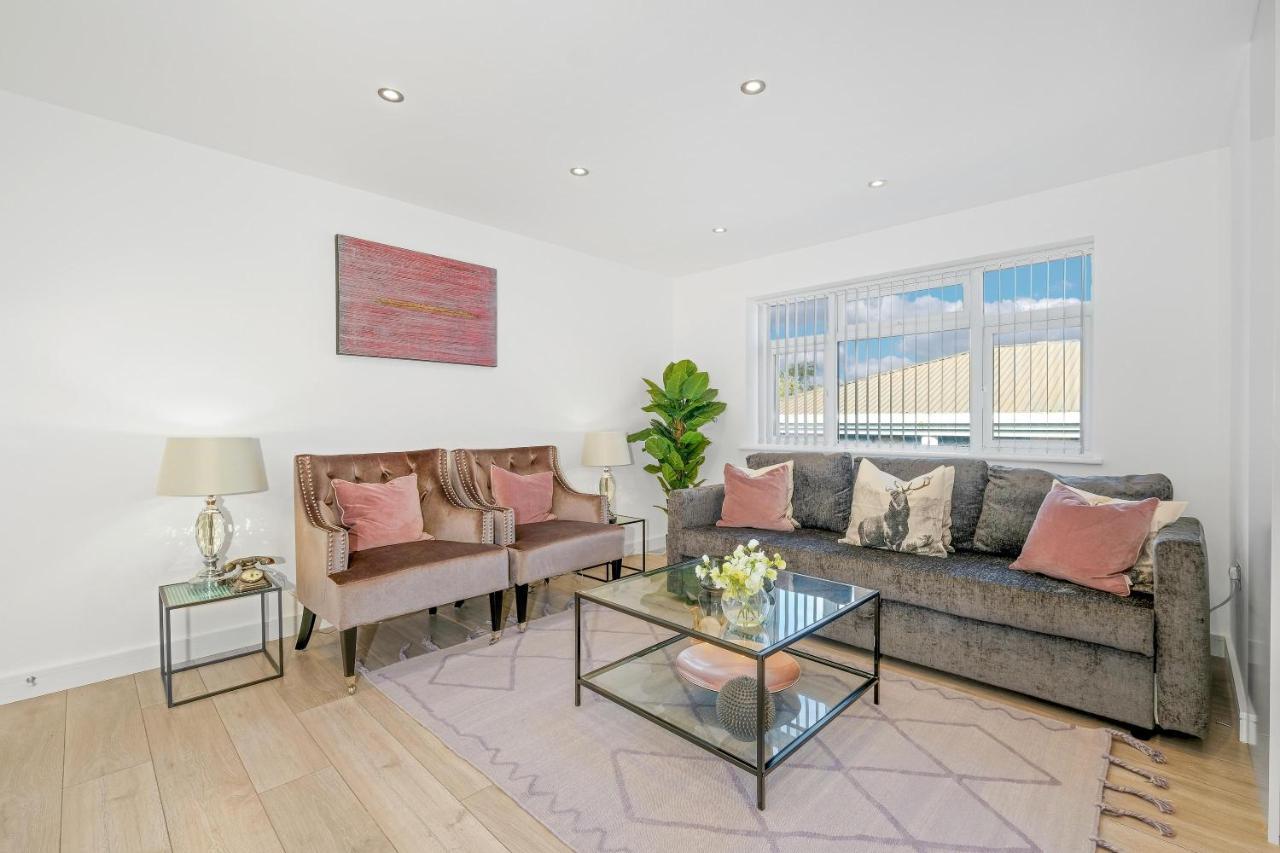 St Martins 2 Bedroom Apartments In Ruislip By 360 Stays Екстериор снимка