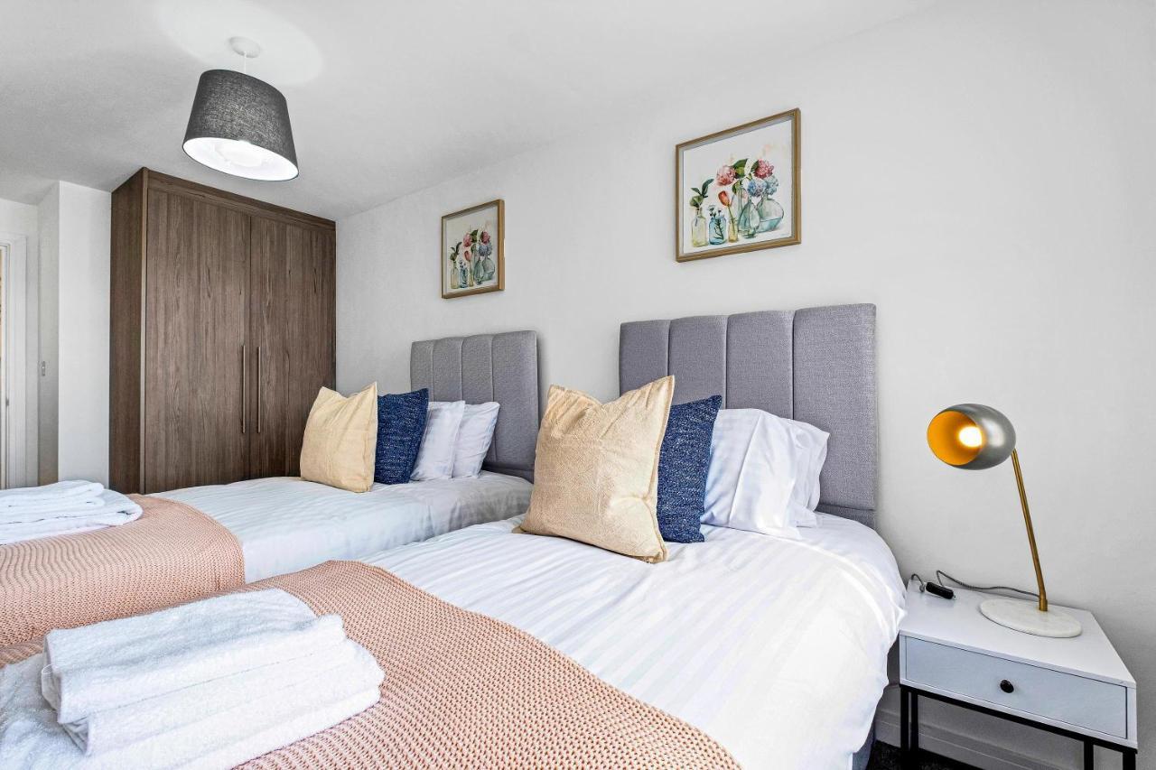 St Martins 2 Bedroom Apartments In Ruislip By 360 Stays Екстериор снимка