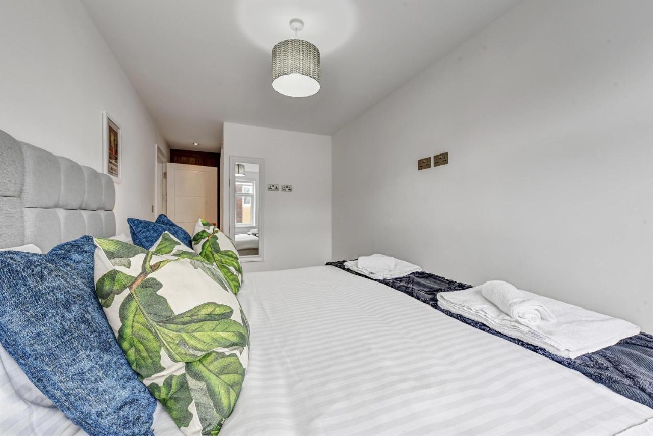 St Martins 2 Bedroom Apartments In Ruislip By 360 Stays Екстериор снимка