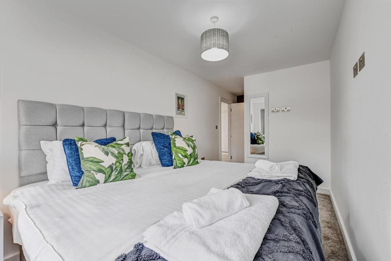 St Martins 2 Bedroom Apartments In Ruislip By 360 Stays Екстериор снимка