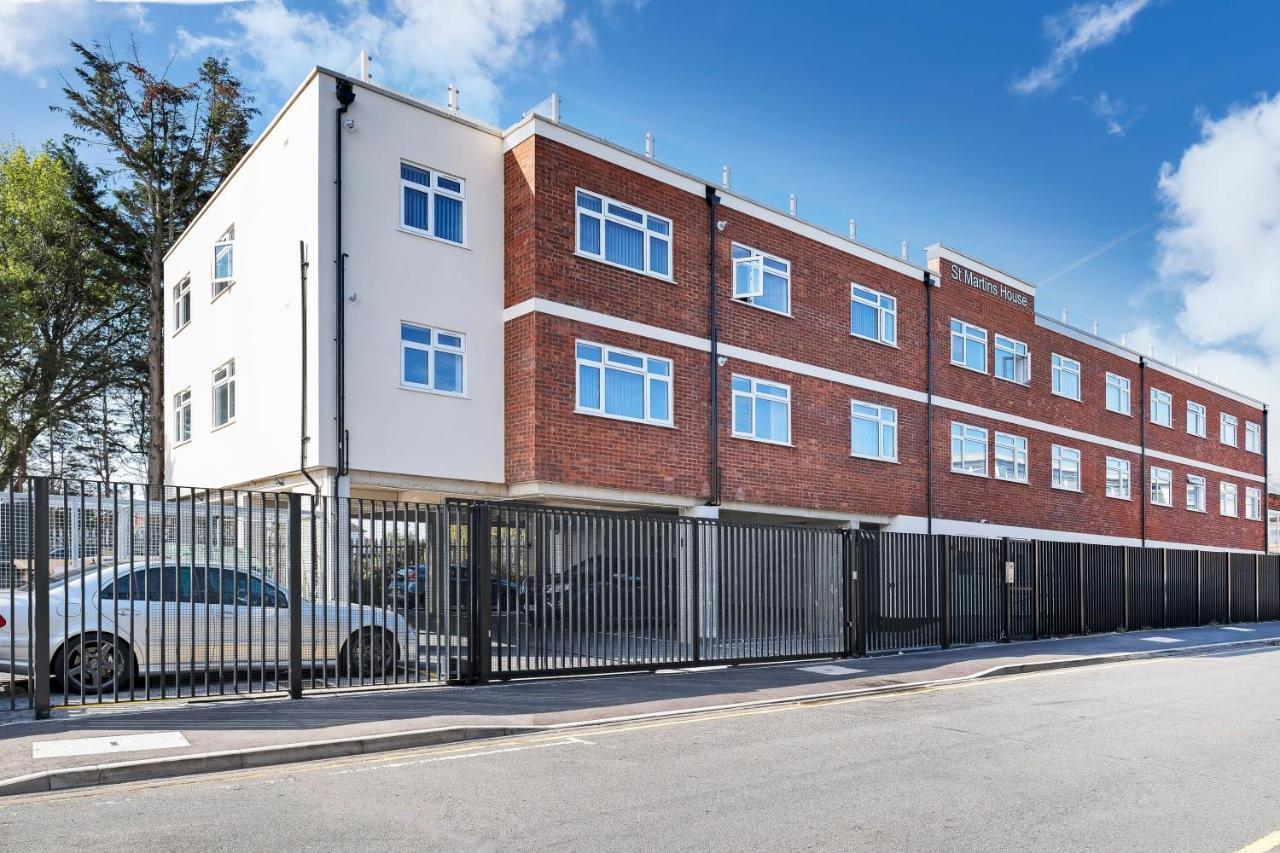 St Martins 2 Bedroom Apartments In Ruislip By 360 Stays Екстериор снимка