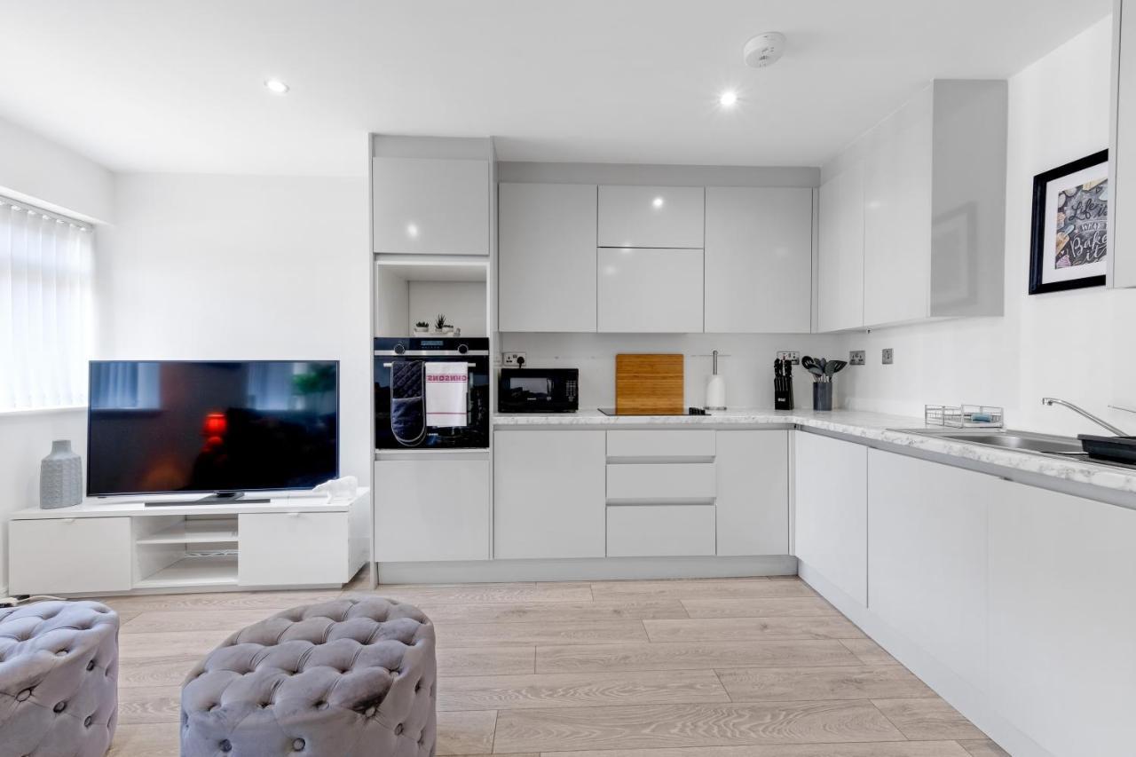 St Martins 2 Bedroom Apartments In Ruislip By 360 Stays Екстериор снимка