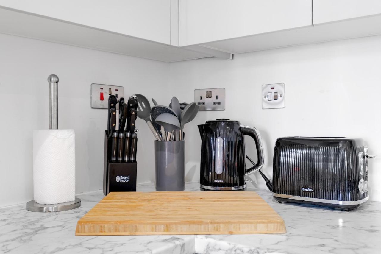 St Martins 2 Bedroom Apartments In Ruislip By 360 Stays Екстериор снимка