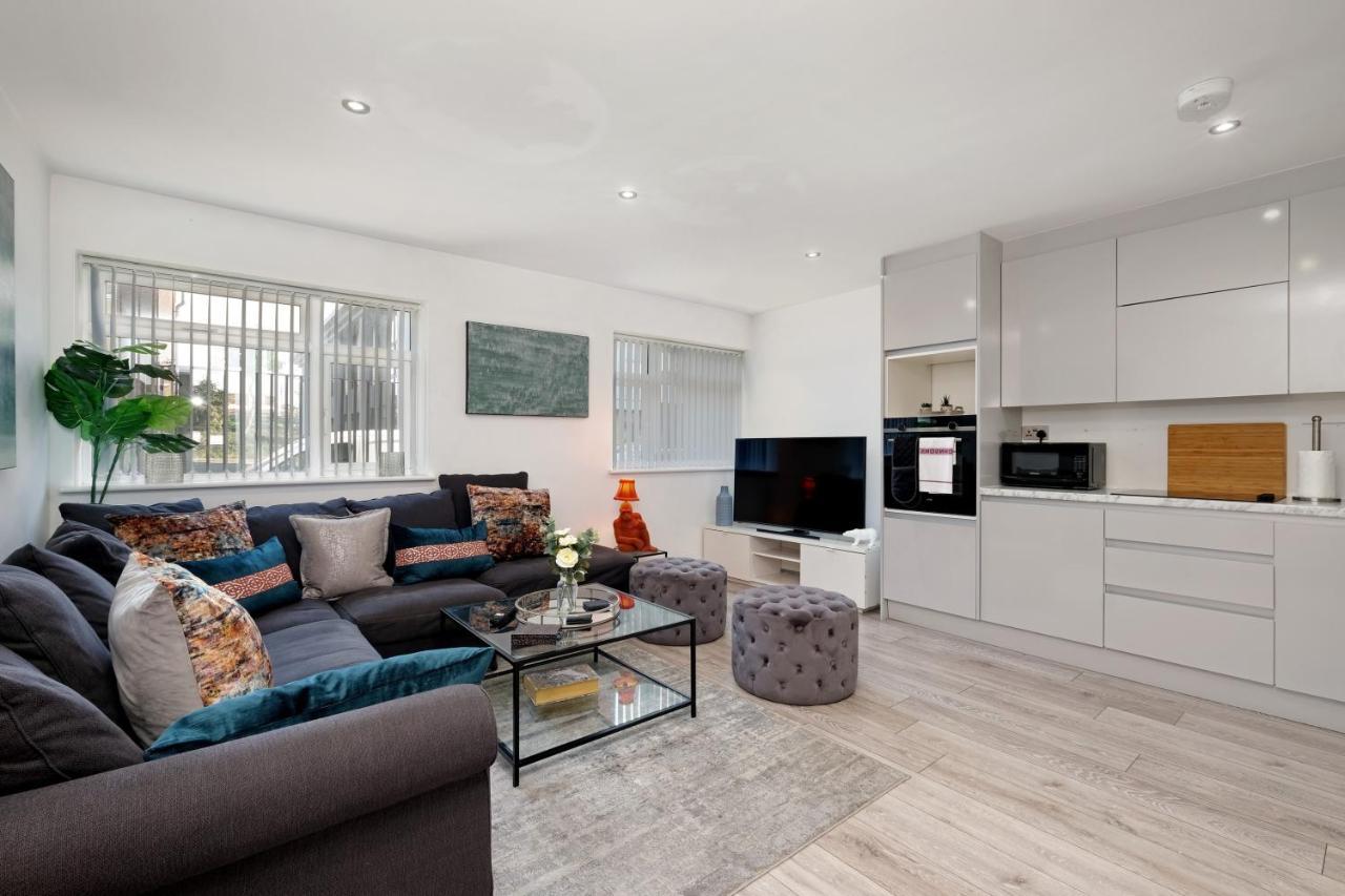 St Martins 2 Bedroom Apartments In Ruislip By 360 Stays Екстериор снимка