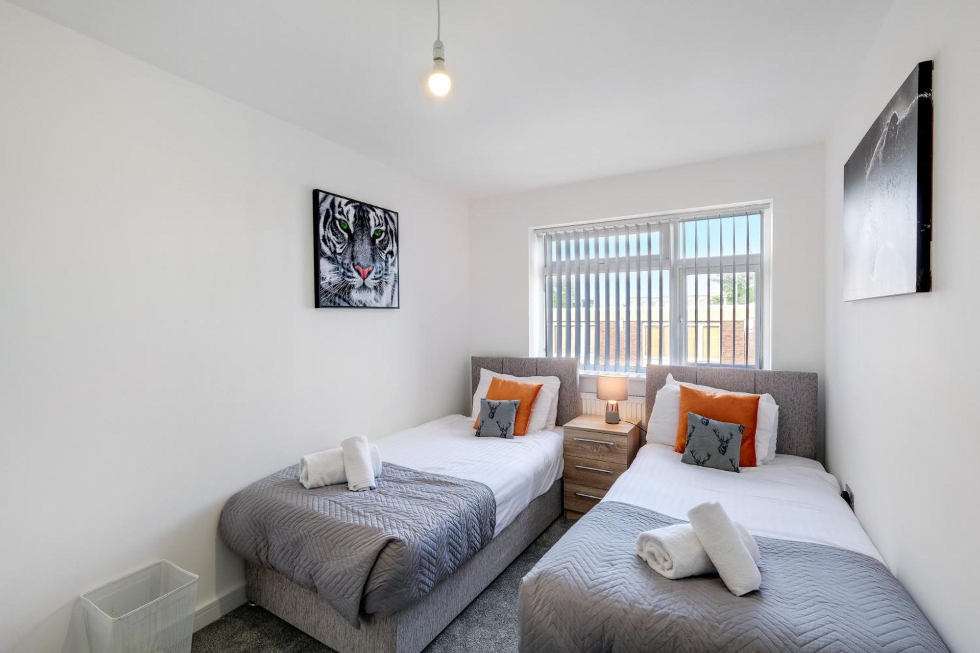 St Martins 2 Bedroom Apartments In Ruislip By 360 Stays Екстериор снимка