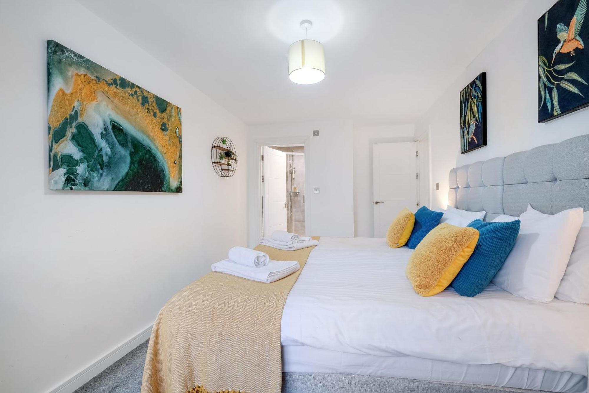 St Martins 2 Bedroom Apartments In Ruislip By 360 Stays Екстериор снимка