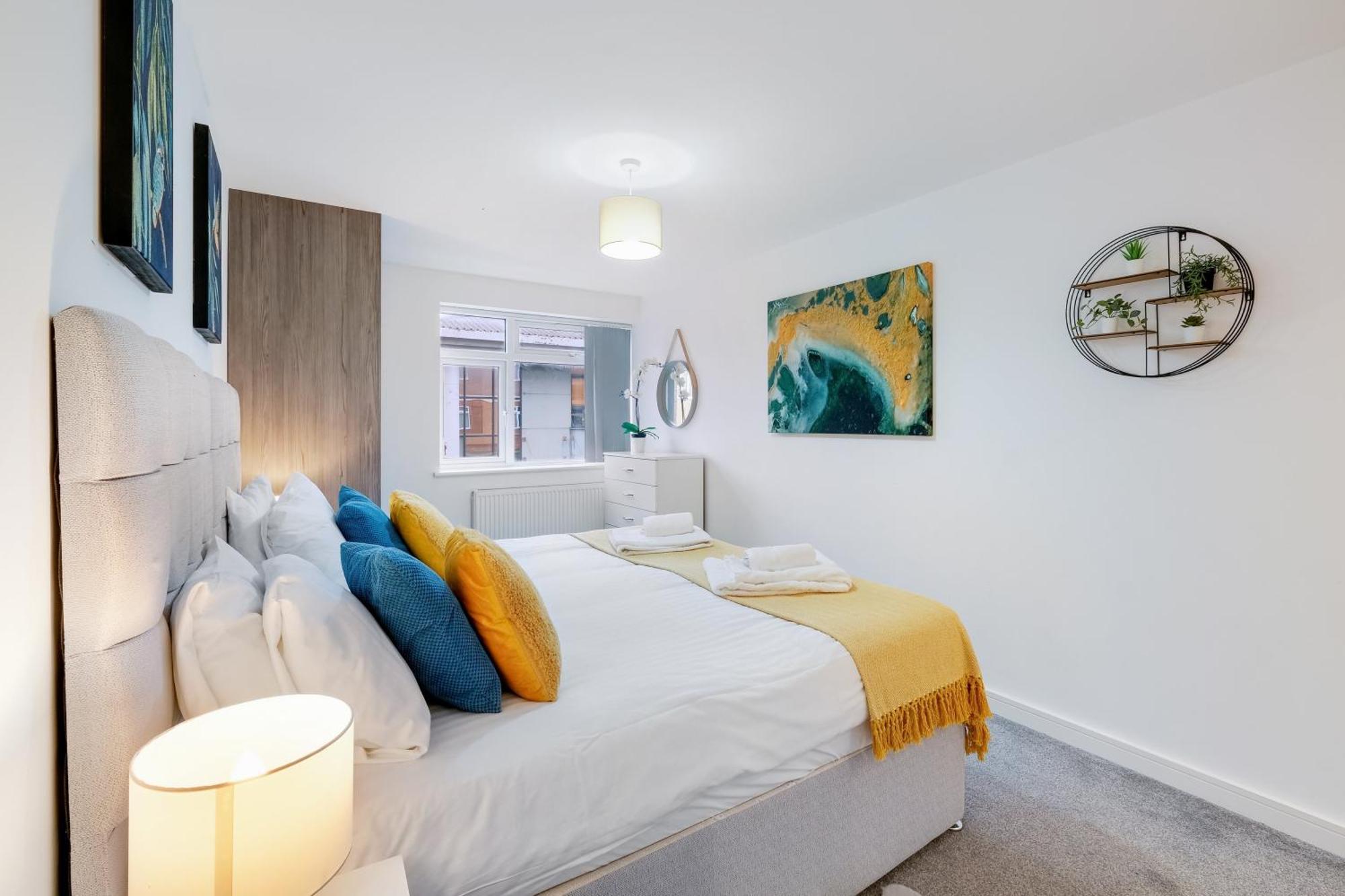 St Martins 2 Bedroom Apartments In Ruislip By 360 Stays Екстериор снимка