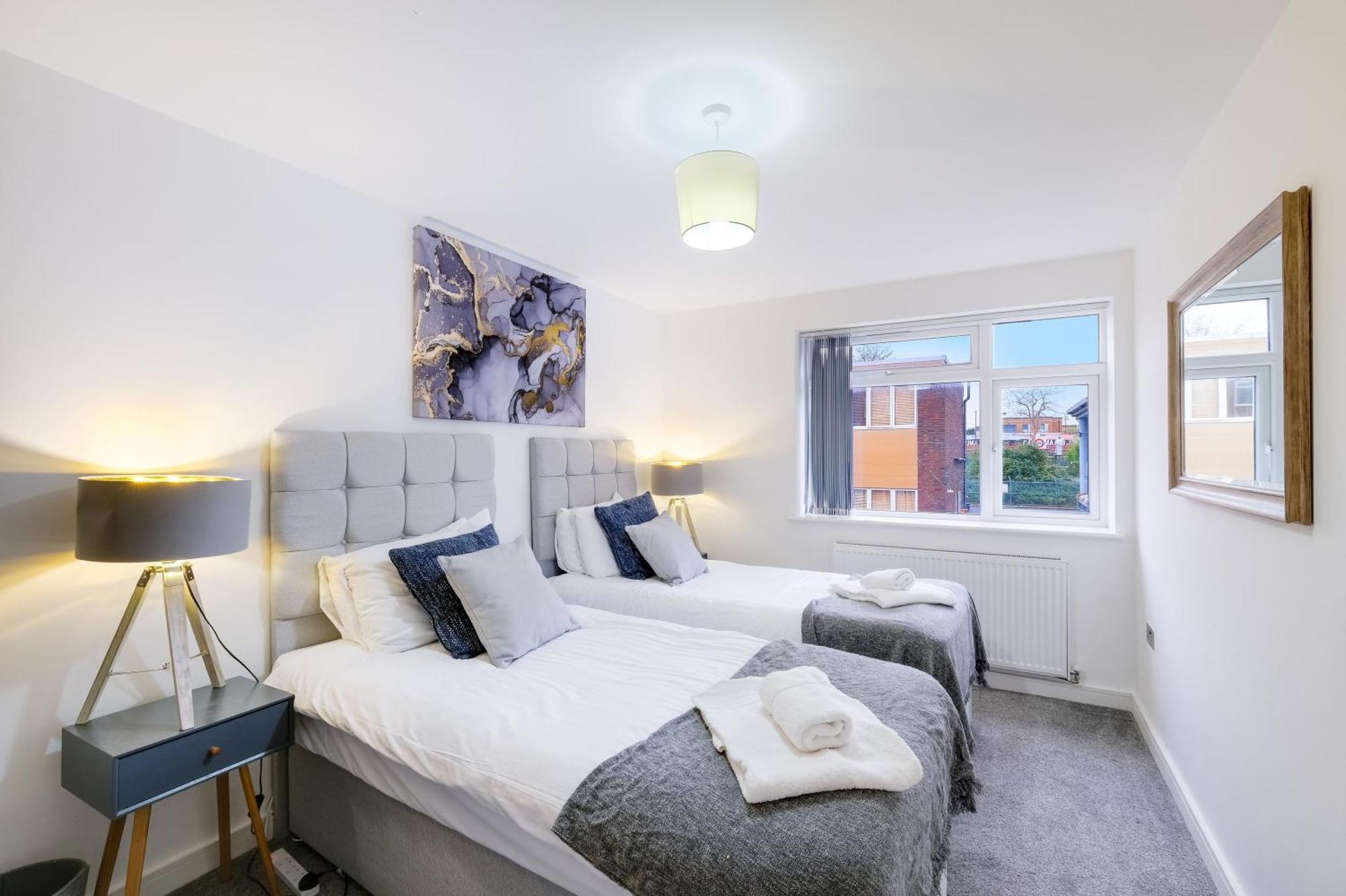 St Martins 2 Bedroom Apartments In Ruislip By 360 Stays Екстериор снимка