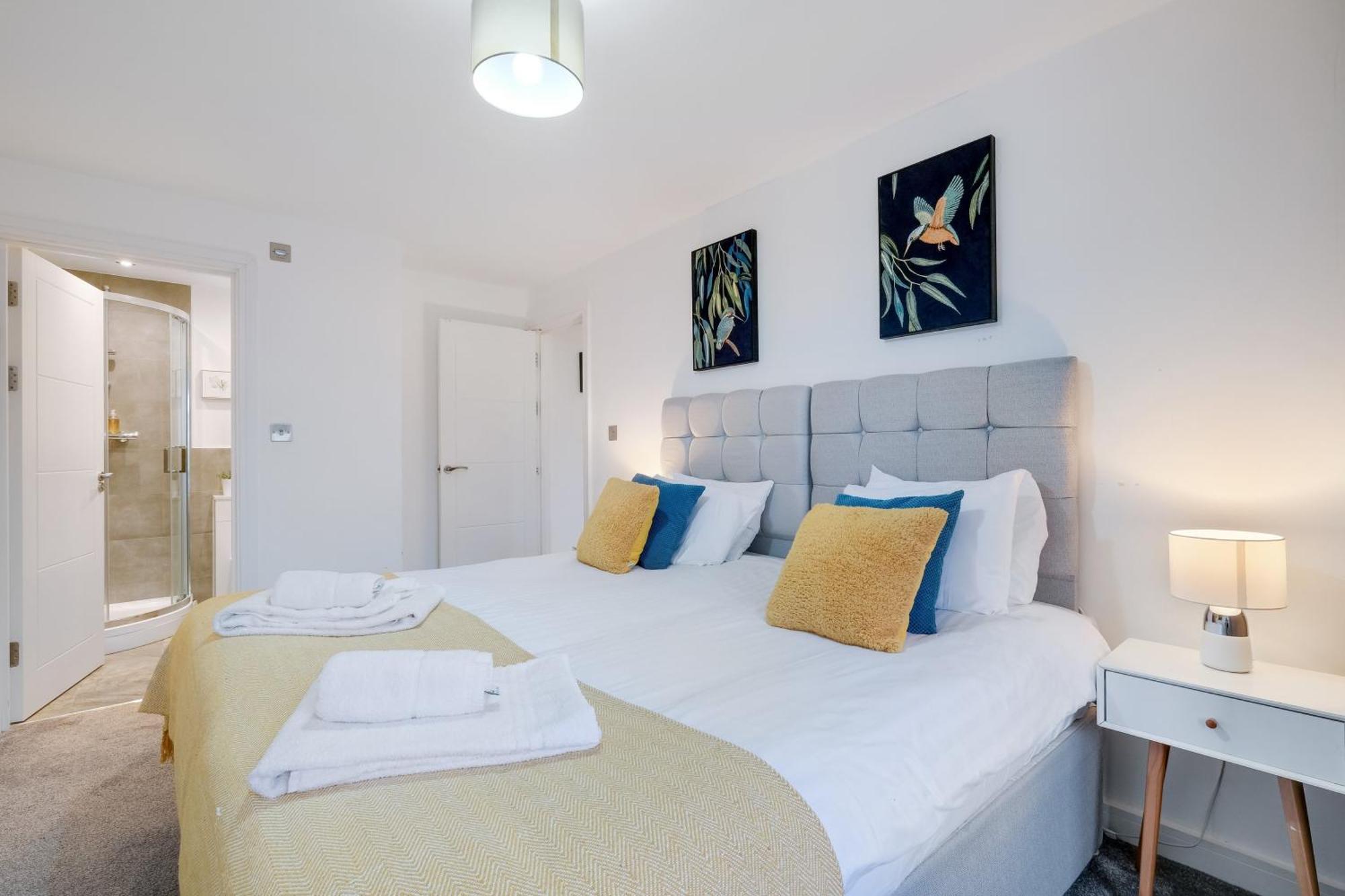 St Martins 2 Bedroom Apartments In Ruislip By 360 Stays Екстериор снимка