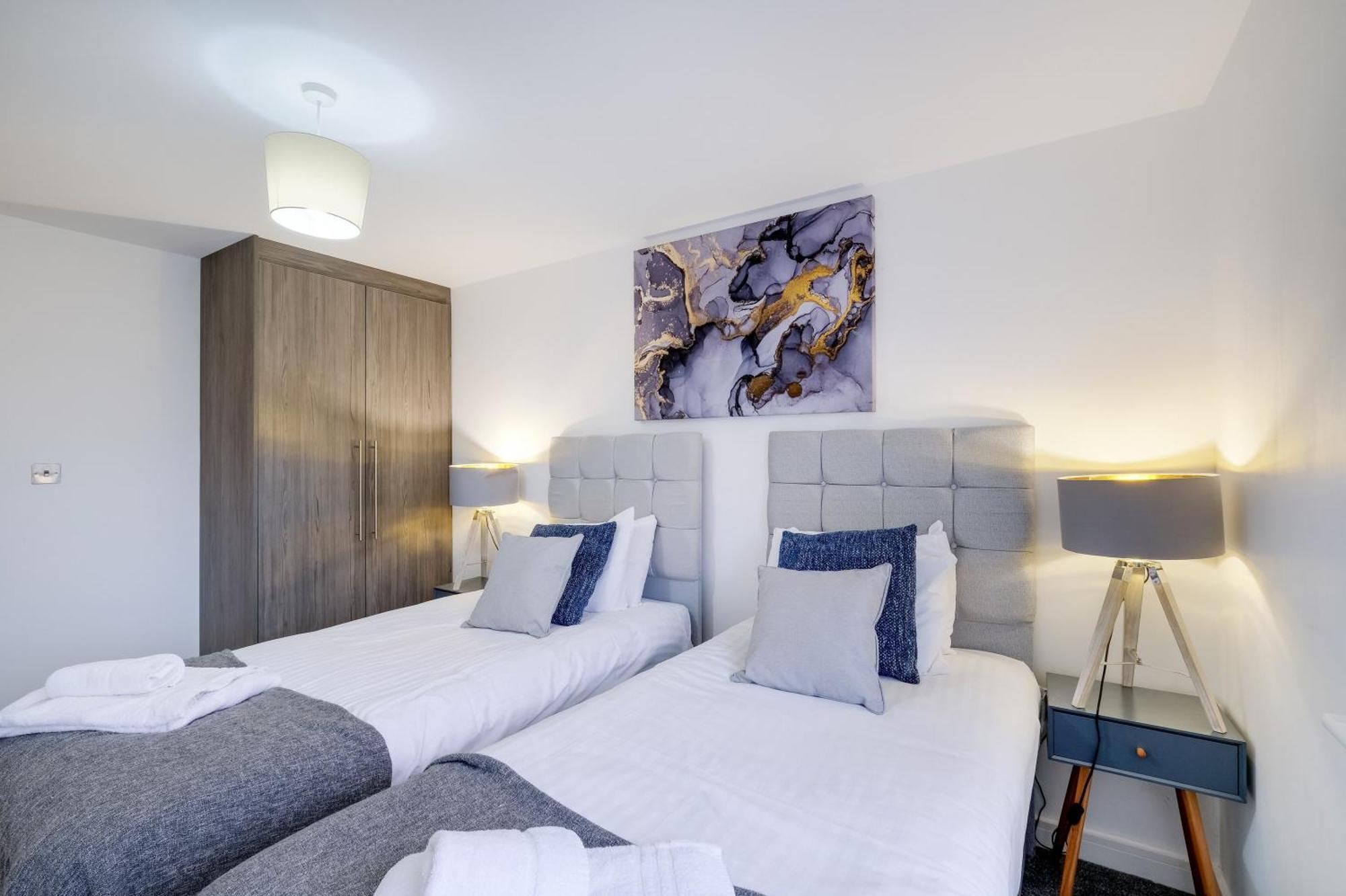 St Martins 2 Bedroom Apartments In Ruislip By 360 Stays Екстериор снимка